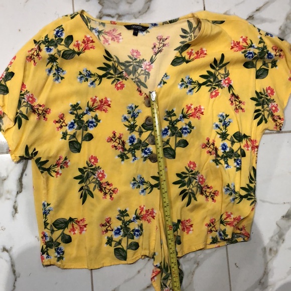 🥳2 for 15$ Beautiful Hawaiian Flowey shirt - Picture 7 of 8